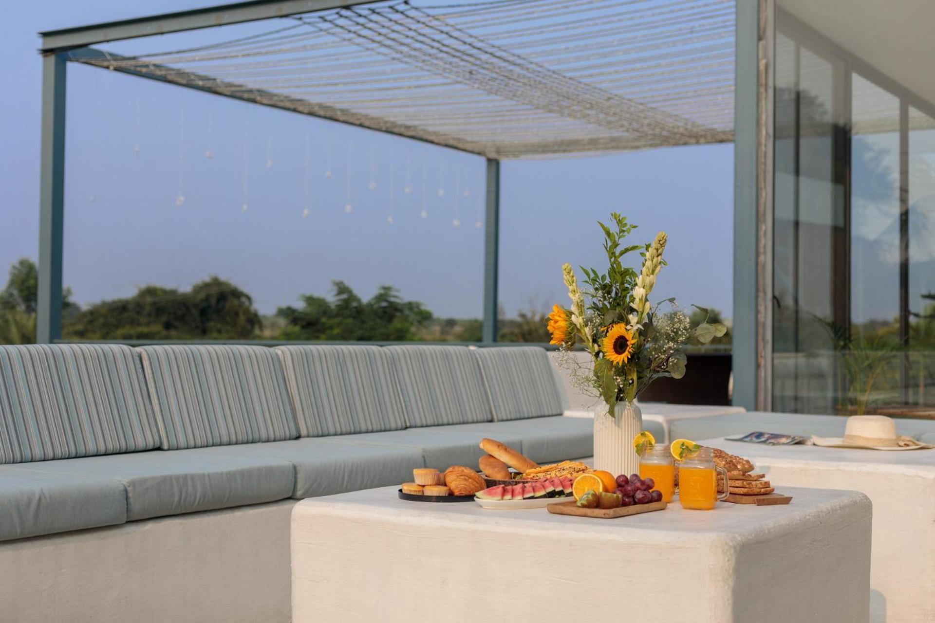 Open House By Stayvista - Nestled In Nature, Featuring A Swimming Pool & Expansive Lawn For A Serene Retreat Shikrapur Extérieur photo